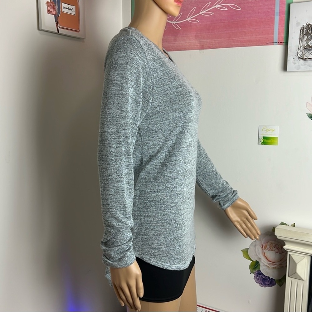 T Tahari top - Picture 2 of 10